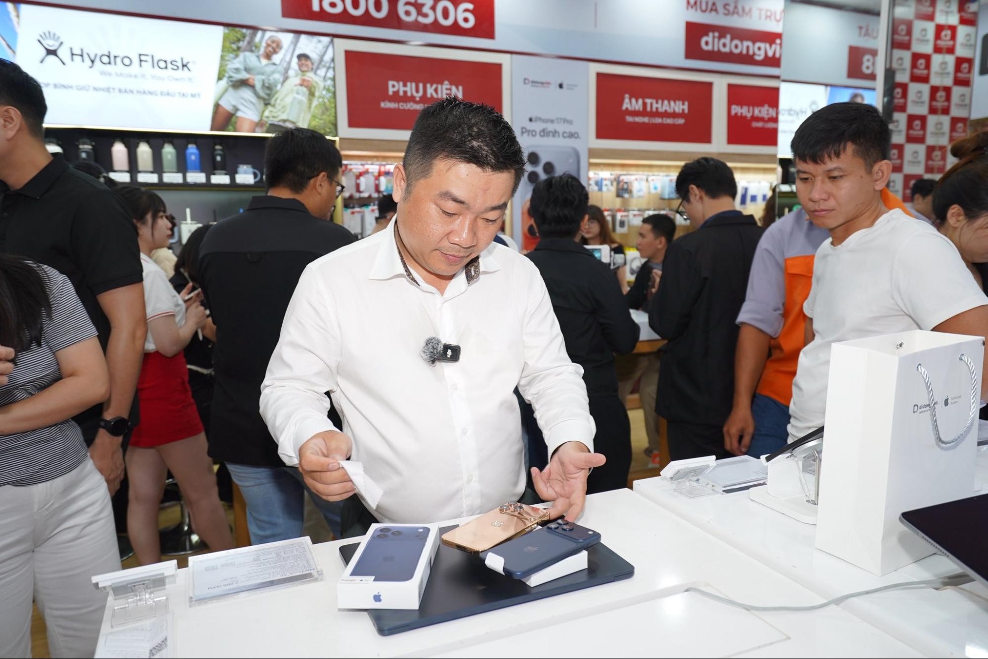 Iphone 17 Pro Max Và Iphone Air Vừa Mở Bán Đã Có Người Tuyên Bố Sẽ Chế Tác Vàng, Giá Có Thể Lên Tới 2 Tỷ Đồng- Ảnh 1. Iphone 17 Pro Max Và Iphone Air Vừa Mở Bán Đã Có Người Tuyên Bố Sẽ Chế Tác Vàng, Giá Có Thể Lên Tới 2 Tỷ Đồng- Ảnh 1.