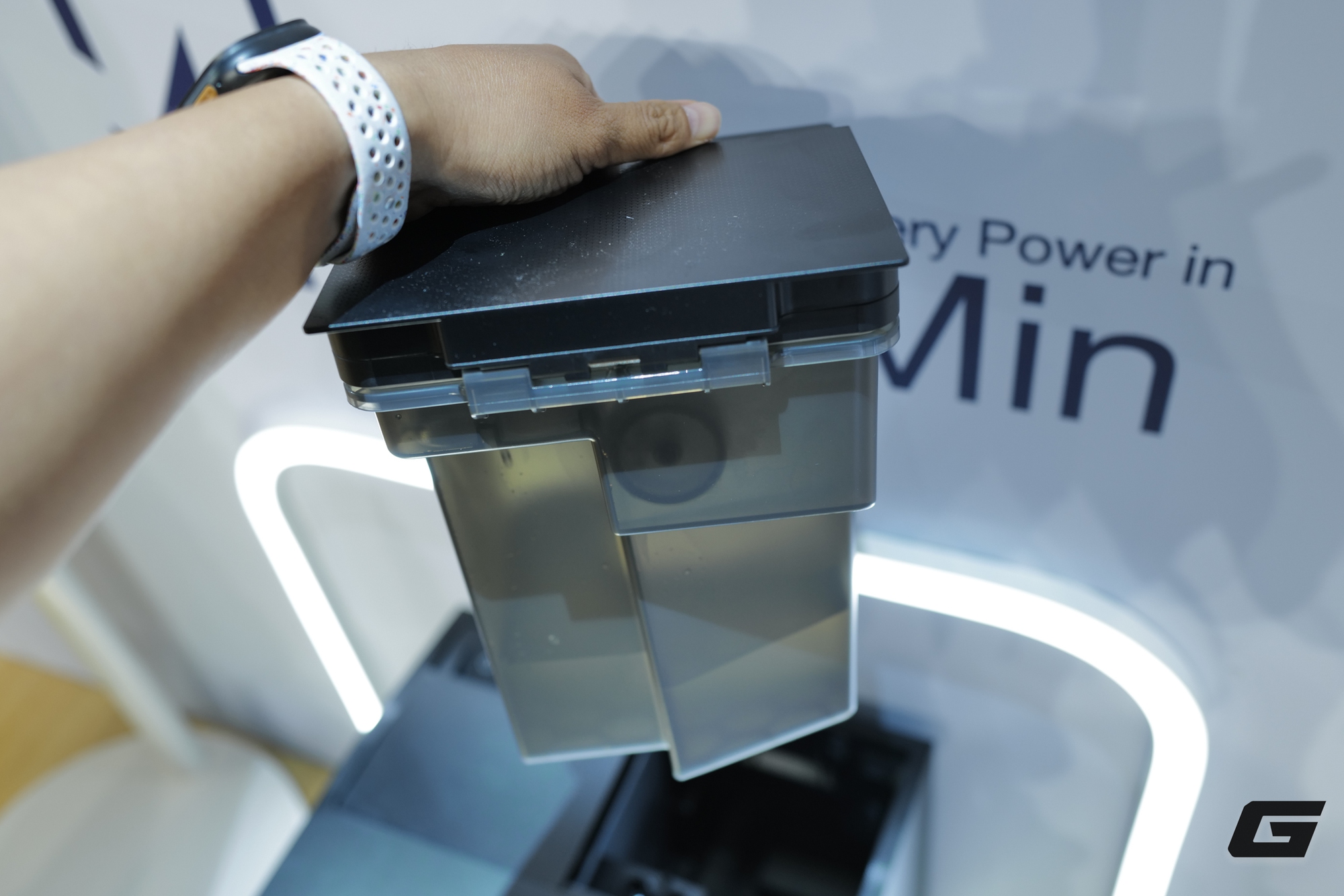 Thị trường Việt Nam đón chào robot hút bụi đầu tiên thân thiện với môi trường: Không túi đựng rác, 1 lần sạc làm sạch được 1.000m2- Ảnh 13.