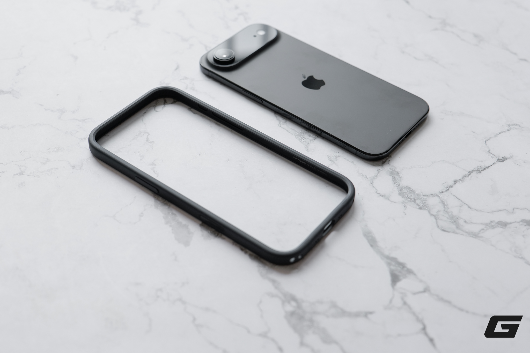 Trên Tay Ốp Bumper Và Dây Đeo Vai Iphone Air: Combo Hài Hoà Vừa Bảo Vệ Vừa Đủ Lại Tôn Vinh Vẻ Đẹp Thiết Kế- Ảnh 3. Trên Tay Ốp Bumper Và Dây Đeo Vai Iphone Air: Combo Hài Hoà Vừa Bảo Vệ Vừa Đủ Lại Tôn Vinh Vẻ Đẹp Thiết Kế- Ảnh 3.