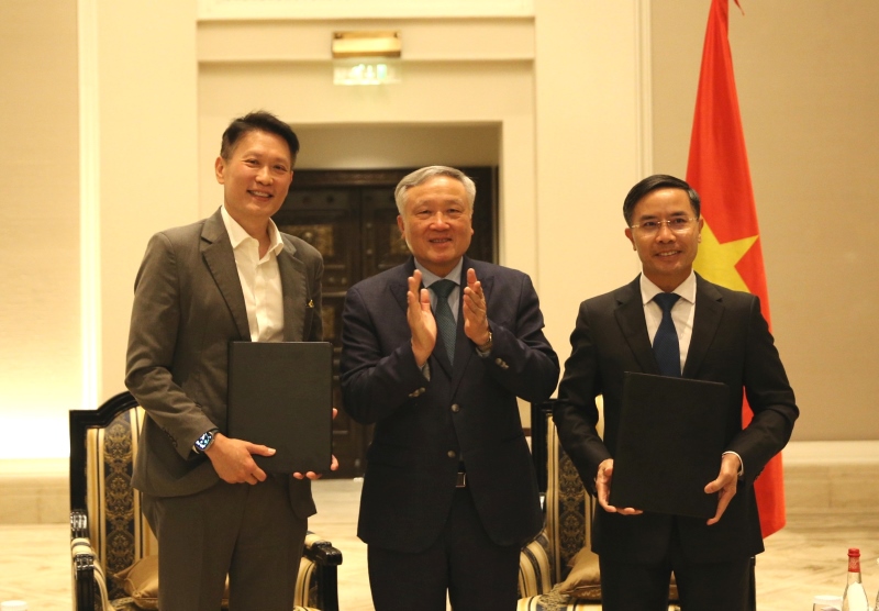 Bùng nổ tinh thần đổi mới sáng tạo tại triển lãm VIIE 2025 ngày thứ hai: vô vàn hoạt động cho mọi lứa tuổi, từ thi đấu robot cho tới lái thử xe- Ảnh 5.