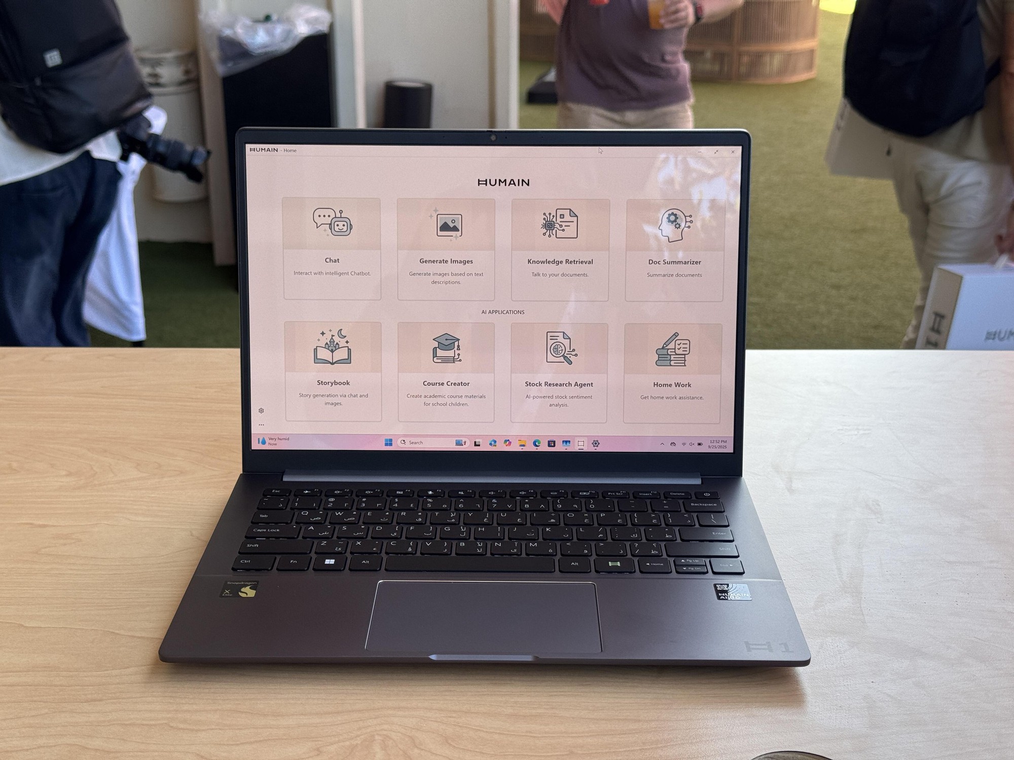 Laptop mới chạy hoàn toàn bằng AI: Loại bỏ giao diện phần mềm thông thường, tốc độ "nhanh gấp 100 lần suy nghĩ con người"- Ảnh 2.