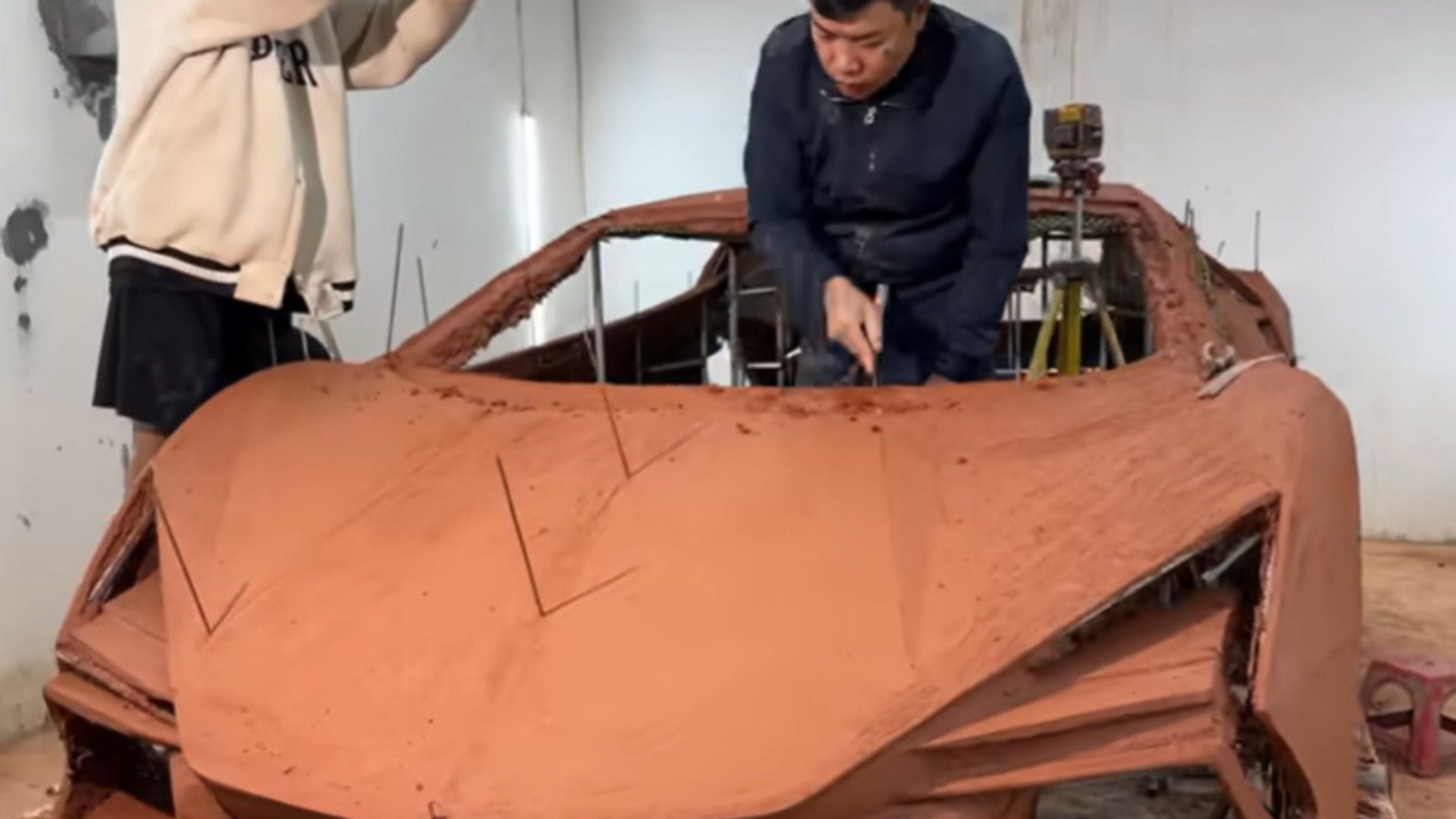 Biến chiếc Nissan cũ hỏng thành Lamborghini Revuelto, các thợ xe Việt Nam được thế giới ngả mũ khâm phục- Ảnh 3.