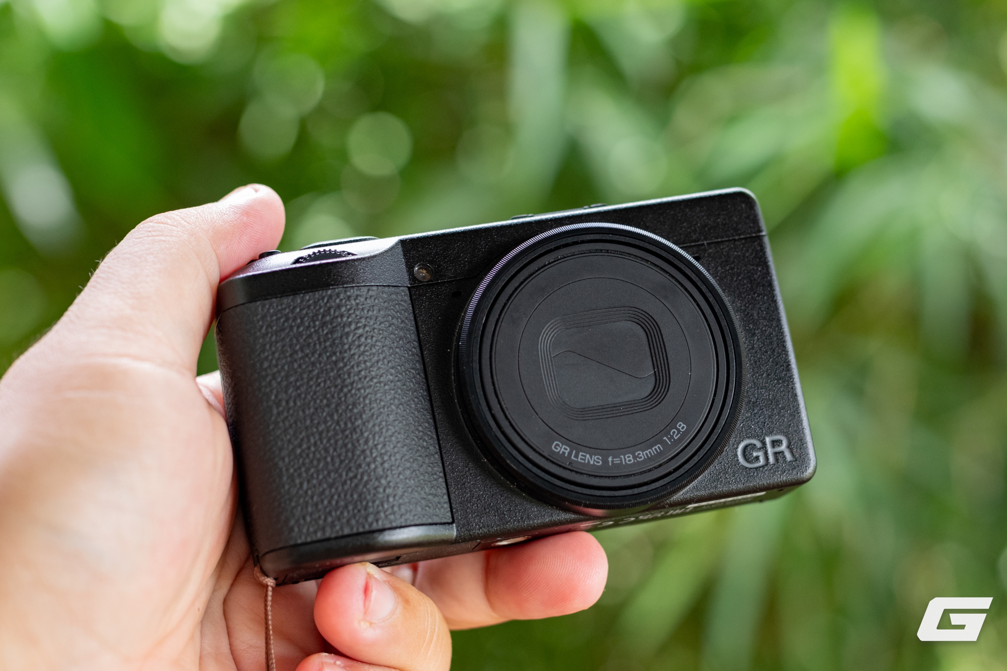 Cận cảnh Ricoh GR IV: “Chiến binh” đường phố đã trở lại và lợi hại hơn xưa- Ảnh 2.