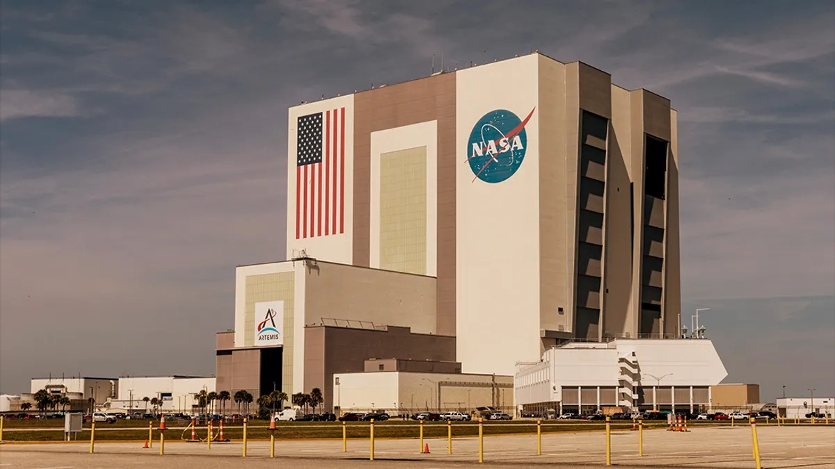 NASA phản hồi tuyên bố về sao chổi liên sao 3I/ATLAS: 'Không phải tàu vũ trụ ngoài hành tinh'- Ảnh 2.