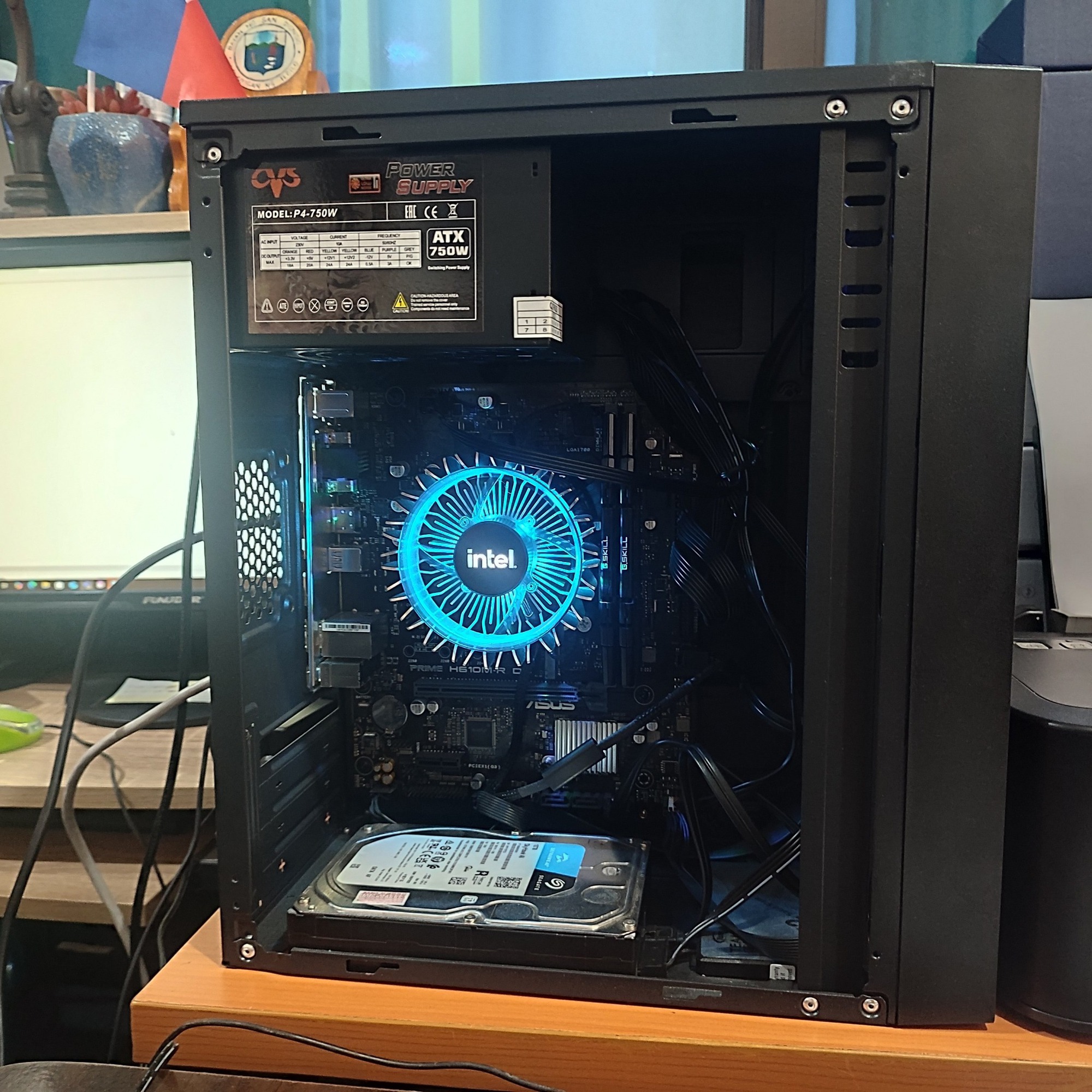 Cựu thị trưởng Philippines mua 16 bộ PC phổ thông với giá 4,5 tỷ VND- Ảnh 2. Cựu thị trưởng Philippines mua 16 bộ PC phổ thông với giá 4,5 tỷ VND- Ảnh 2.