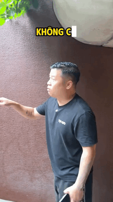 Viral nhất TikTok: Ngôi nhà "bất khả xâm phạm" giữa biển nước Hà Nội nhờ cửa chống ngập 200 triệu, chủ nhà là ông trùm chuỗi Nhậu Tự Do cực hot!- Ảnh 1. Viral nhất TikTok: Ngôi nhà "bất khả xâm phạm" giữa biển nước Hà Nội nhờ cửa chống ngập 200 triệu, chủ nhà là ông trùm chuỗi Nhậu Tự Do cực hot!- Ảnh 1.