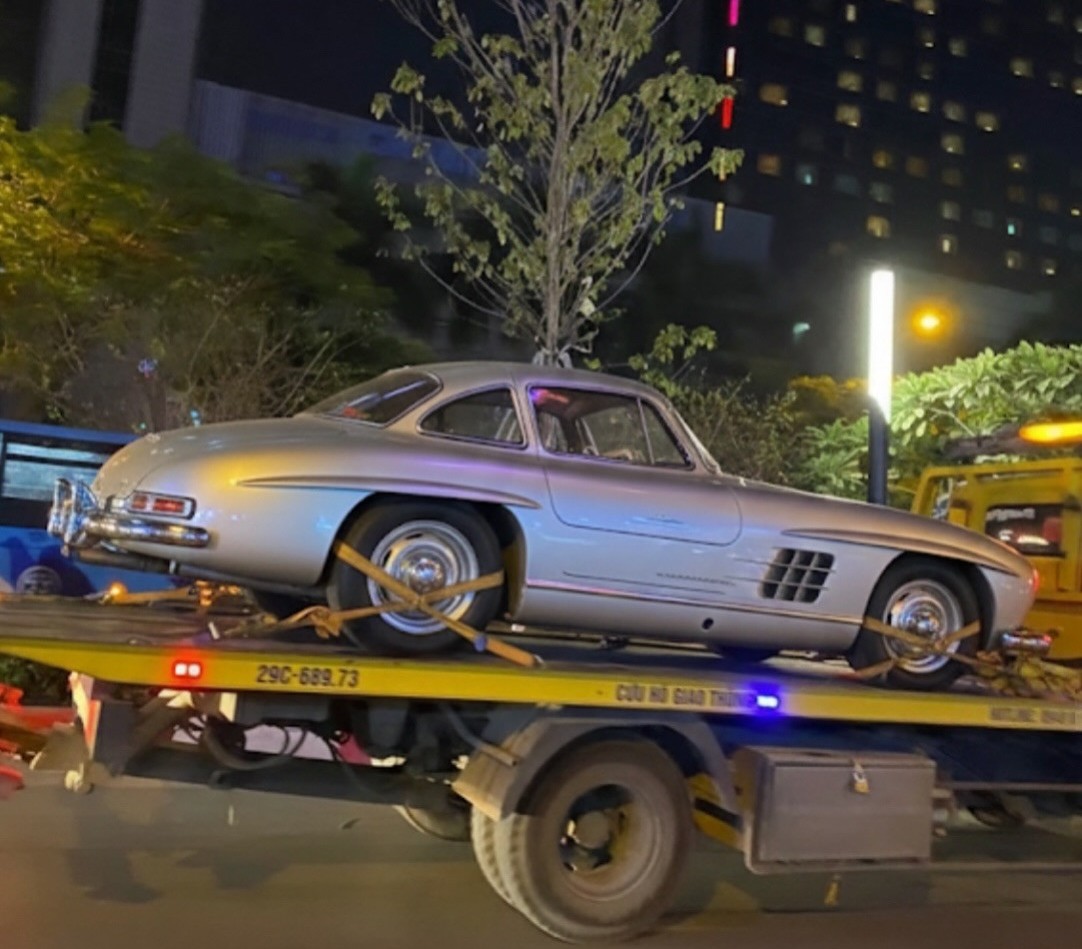 Mercedes-Benz 300 SL triệu đô bất ngờ xuất hiện tại Việt Nam, CĐM lập tức gọi tên một người xứng đáng làm chủ nhân siêu phẩm- Ảnh 2. Mercedes-Benz 300 SL triệu đô bất ngờ xuất hiện tại Việt Nam, CĐM lập tức gọi tên một người xứng đáng làm chủ nhân siêu phẩm- Ảnh 2.