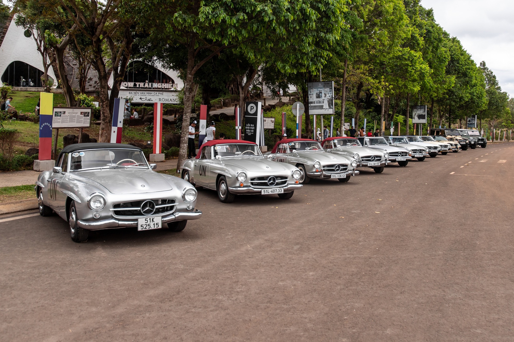Mercedes-Benz 300 SL triệu đô bất ngờ xuất hiện tại Việt Nam, CĐM lập tức gọi tên một người xứng đáng làm chủ nhân siêu phẩm- Ảnh 5. Mercedes-Benz 300 SL triệu đô bất ngờ xuất hiện tại Việt Nam, CĐM lập tức gọi tên một người xứng đáng làm chủ nhân siêu phẩm- Ảnh 5.