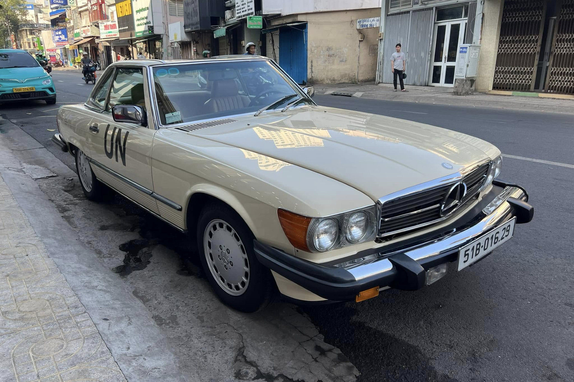 Mercedes-Benz 300 SL triệu đô bất ngờ xuất hiện tại Việt Nam, CĐM lập tức gọi tên một người xứng đáng làm chủ nhân siêu phẩm- Ảnh 8. Mercedes-Benz 300 SL triệu đô bất ngờ xuất hiện tại Việt Nam, CĐM lập tức gọi tên một người xứng đáng làm chủ nhân siêu phẩm- Ảnh 8.
