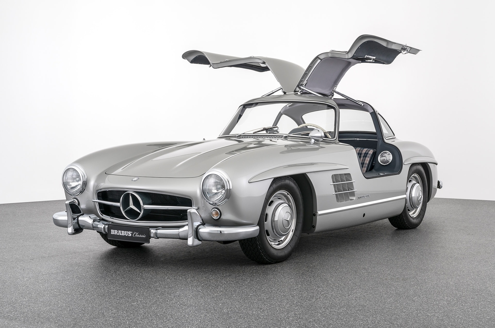 Mercedes-Benz 300 SL triệu đô bất ngờ xuất hiện tại Việt Nam, CĐM lập tức gọi tên một người xứng đáng làm chủ nhân siêu phẩm- Ảnh 11. Mercedes-Benz 300 SL triệu đô bất ngờ xuất hiện tại Việt Nam, CĐM lập tức gọi tên một người xứng đáng làm chủ nhân siêu phẩm- Ảnh 11.