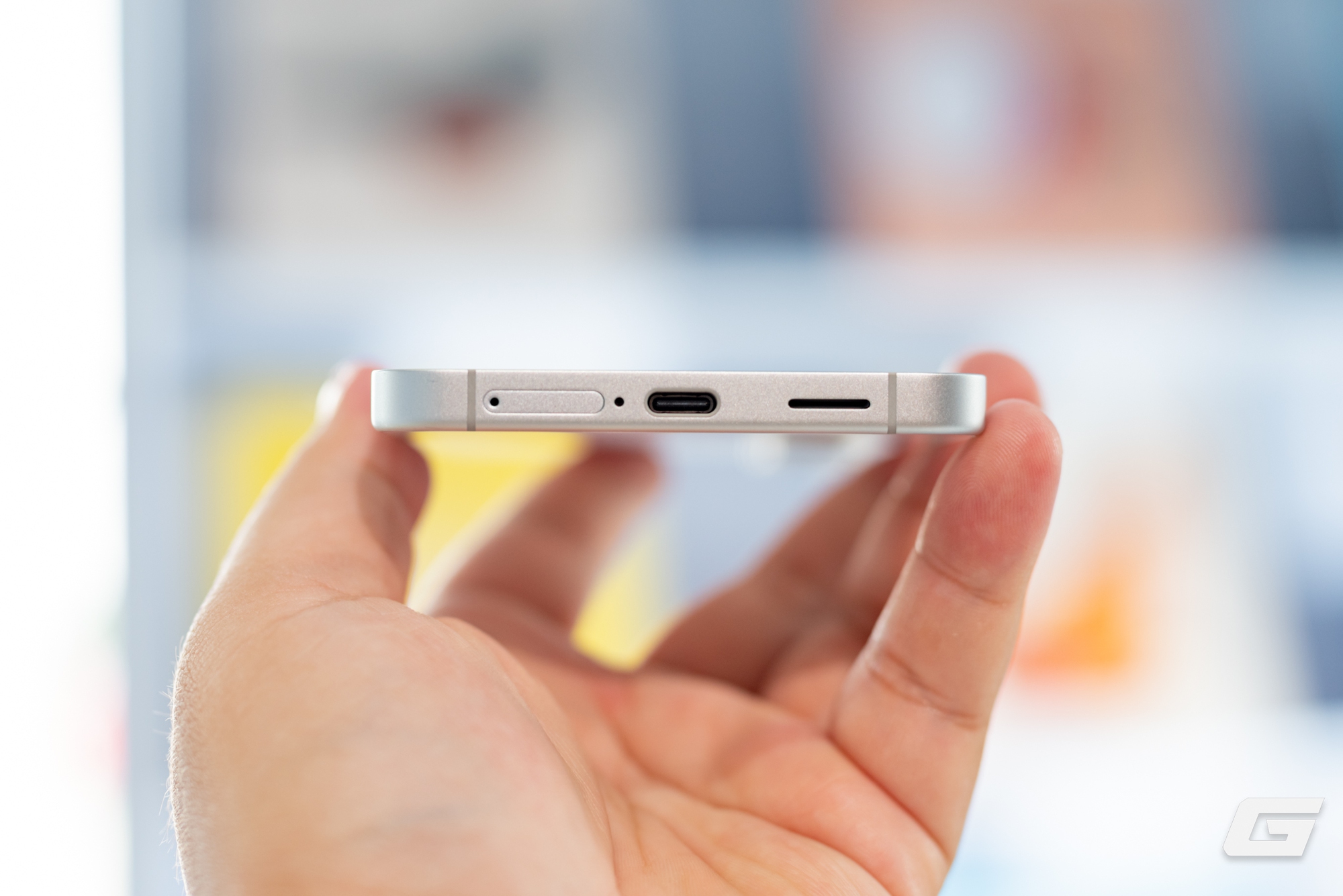 Cận cảnh Galaxy S25 FE: Hiệu năng ổn áp, trải nghiệm AI thú vị, pin "trâu", giá hấp dẫn- Ảnh 3. Cận cảnh Galaxy S25 FE: Hiệu năng ổn áp, trải nghiệm AI thú vị, pin "trâu", giá hấp dẫn- Ảnh 3.