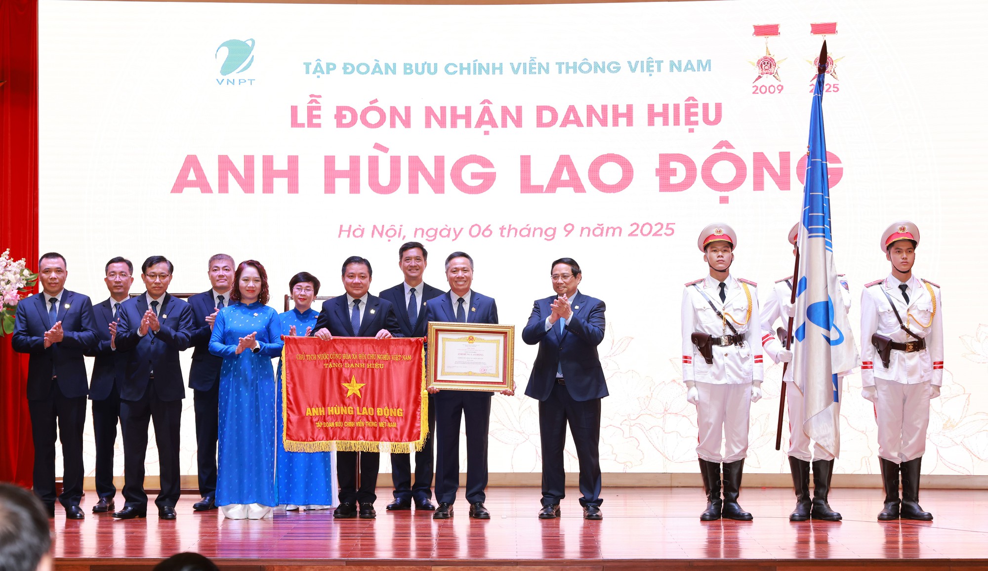 VNPT đón nhận danh hiệu anh hùng lao động: Dấu ấn đổi mới – tiên phong - sáng tạo- Ảnh 1.