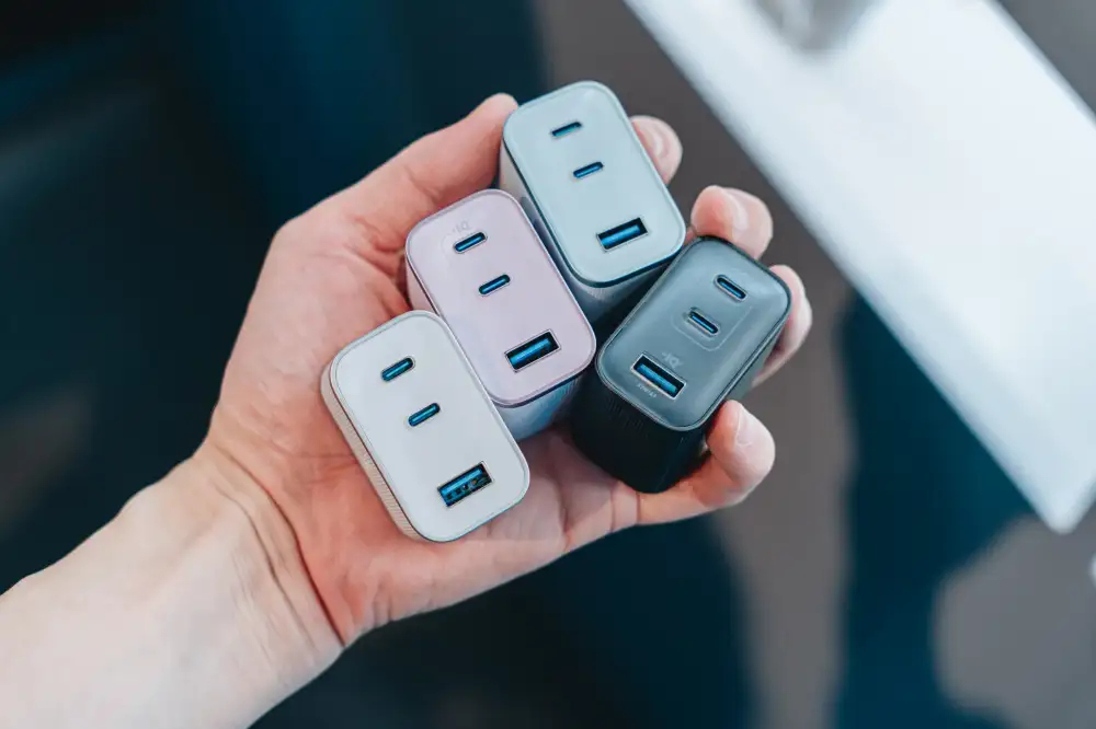 Anker bán củ sạc siêu nhỏ gọn mà công suất tận 70W, 3 cổng ra, ở Việt Nam giá chỉ bằng 1/3 Châu Âu- Ảnh 3. Anker bán củ sạc siêu nhỏ gọn mà công suất tận 70W, 3 cổng ra, ở Việt Nam giá chỉ bằng 1/3 Châu Âu- Ảnh 3.