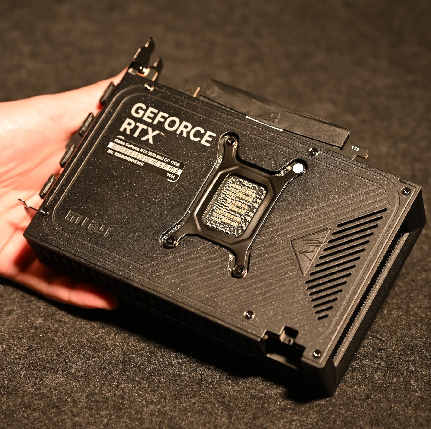 Colorful định nghĩa lại kh&aacute;i niệm "nhỏ nhưng c&oacute; v&otilde;" với phi&ecirc;n bản mini của d&ograve;ng card GeForce RTX 50- Ảnh 2.