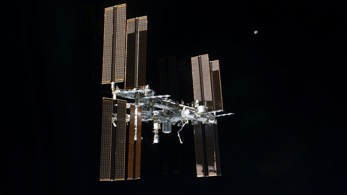 NASA lần đầu sơ tán phi hành đoàn ISS sau sự cố sức khỏe hiếm gặp của phi hành gia - Ảnh 1.