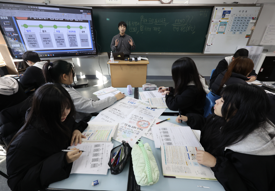 Nỗi lo học sinh lạm dụng AI tại H&agrave;n Quốc - Ảnh 1.