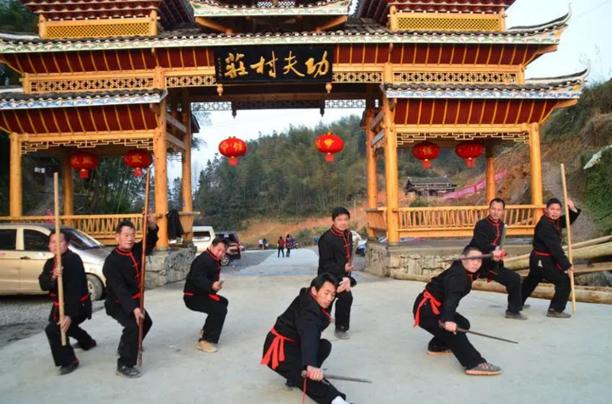 Lạ kỳ ng&ocirc;i l&agrave;ng "kungfu" kỳ quặc nhất h&agrave;nh tinh - Ảnh 3.