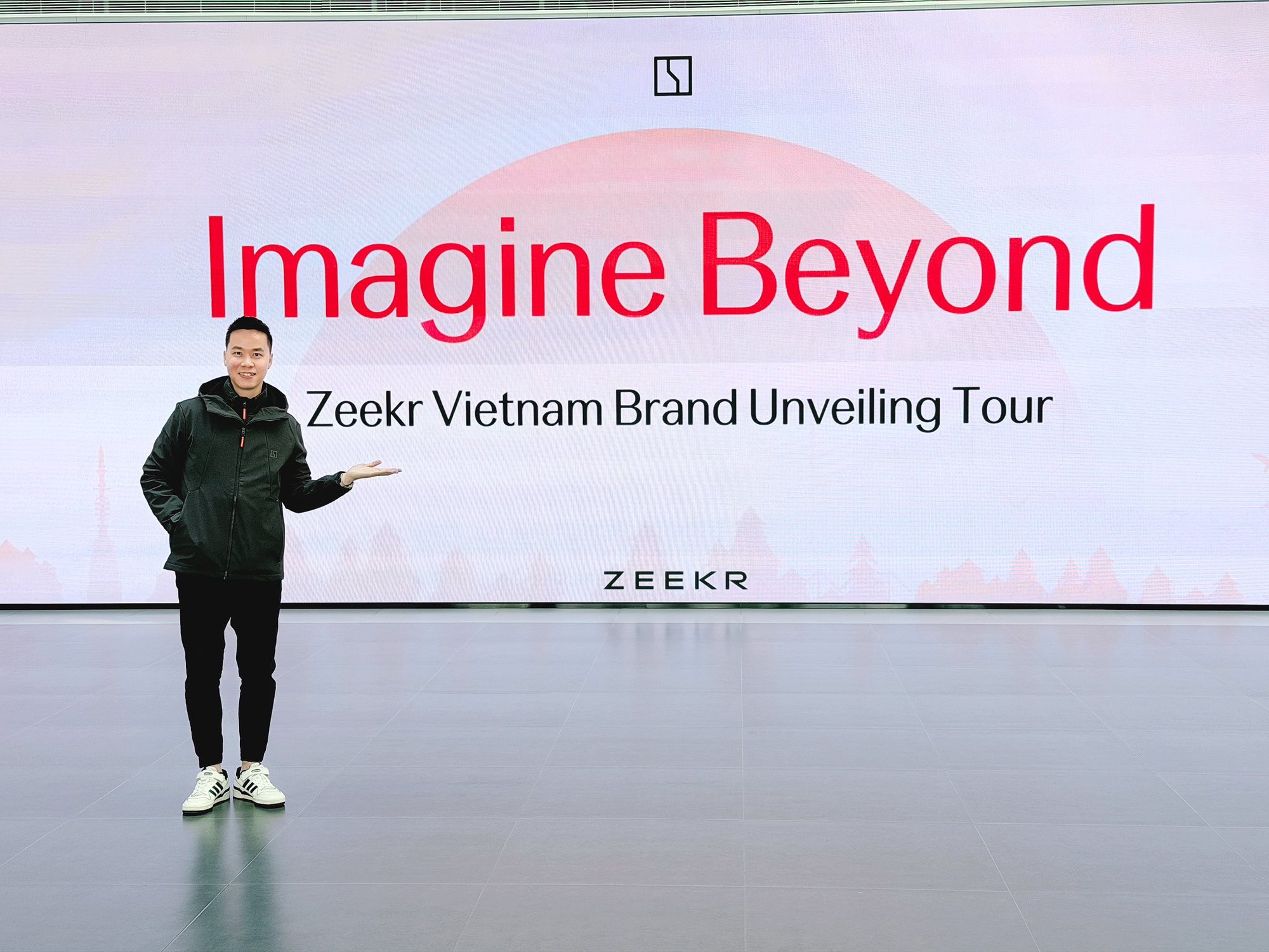 Thử làm ‘Chủ tịch’ trên ghế Zeekr 009 sắp về Việt Nam: Có chi tiết không ngờ tới!- Ảnh 1.