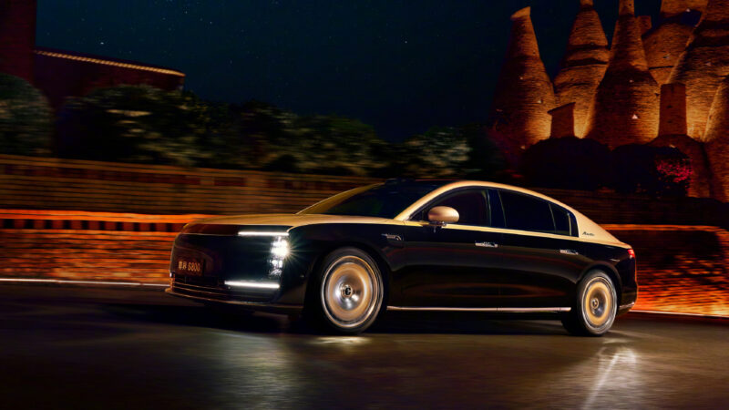 Sedan điện của Huawei b&aacute;n chạy hơn Porsche, BMW v&agrave; Maybach cộng lại- Ảnh 1.