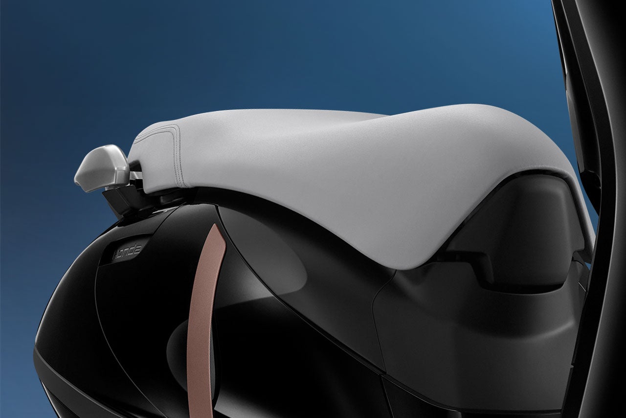 Honda bất ngờ tung xe m&aacute;y điện chạy 122km, sạc si&ecirc;u nhanh, pin LFP nhưng mức gi&aacute; g&acirc;y tranh c&atilde;i lớn- Ảnh 7.