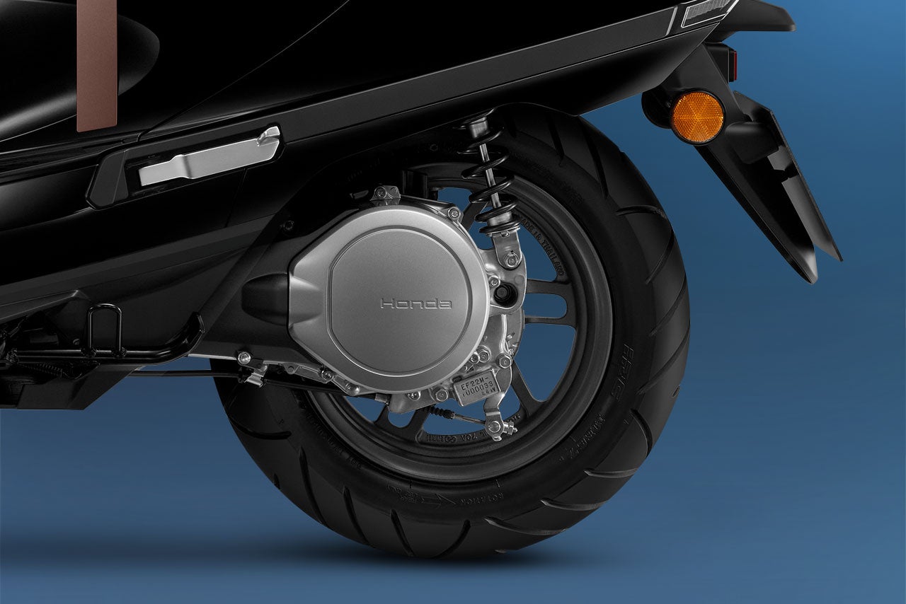 Honda bất ngờ tung xe m&aacute;y điện chạy 122km, sạc si&ecirc;u nhanh, pin LFP nhưng mức gi&aacute; g&acirc;y tranh c&atilde;i lớn- Ảnh 2.