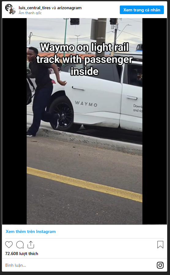 Xe tự l&aacute;i Waymo mắc kẹt tr&ecirc;n đường ray t&agrave;u hỏa, h&agrave;nh kh&aacute;ch phải tự tho&aacute;t ra ngo&agrave;i- Ảnh 2.