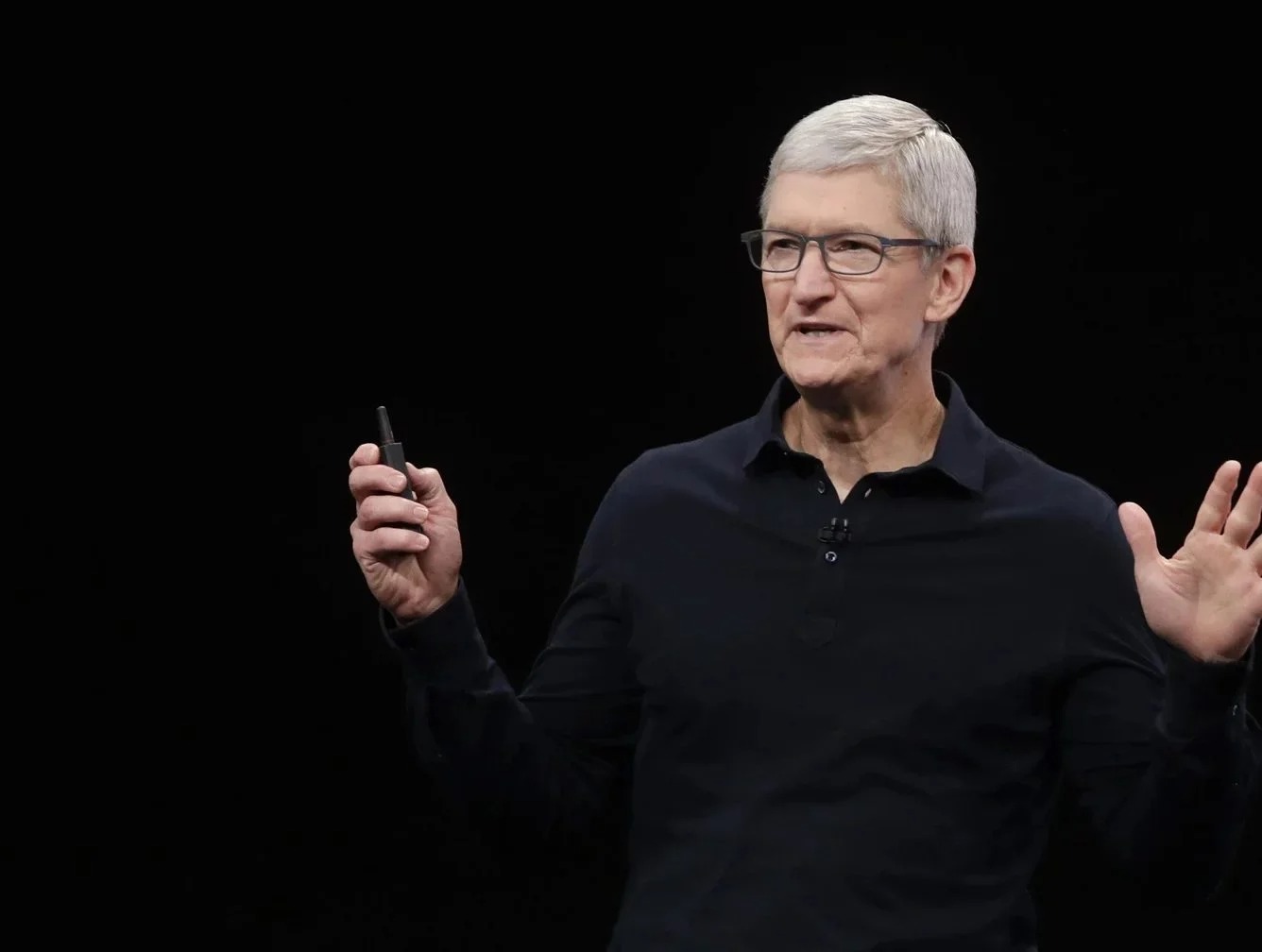 Tim Cook nhận gần 2.000 tỷ đồng tiền lương năm 2025, Apple chuẩn bị chuyển giao quyền lực - Ảnh 1.