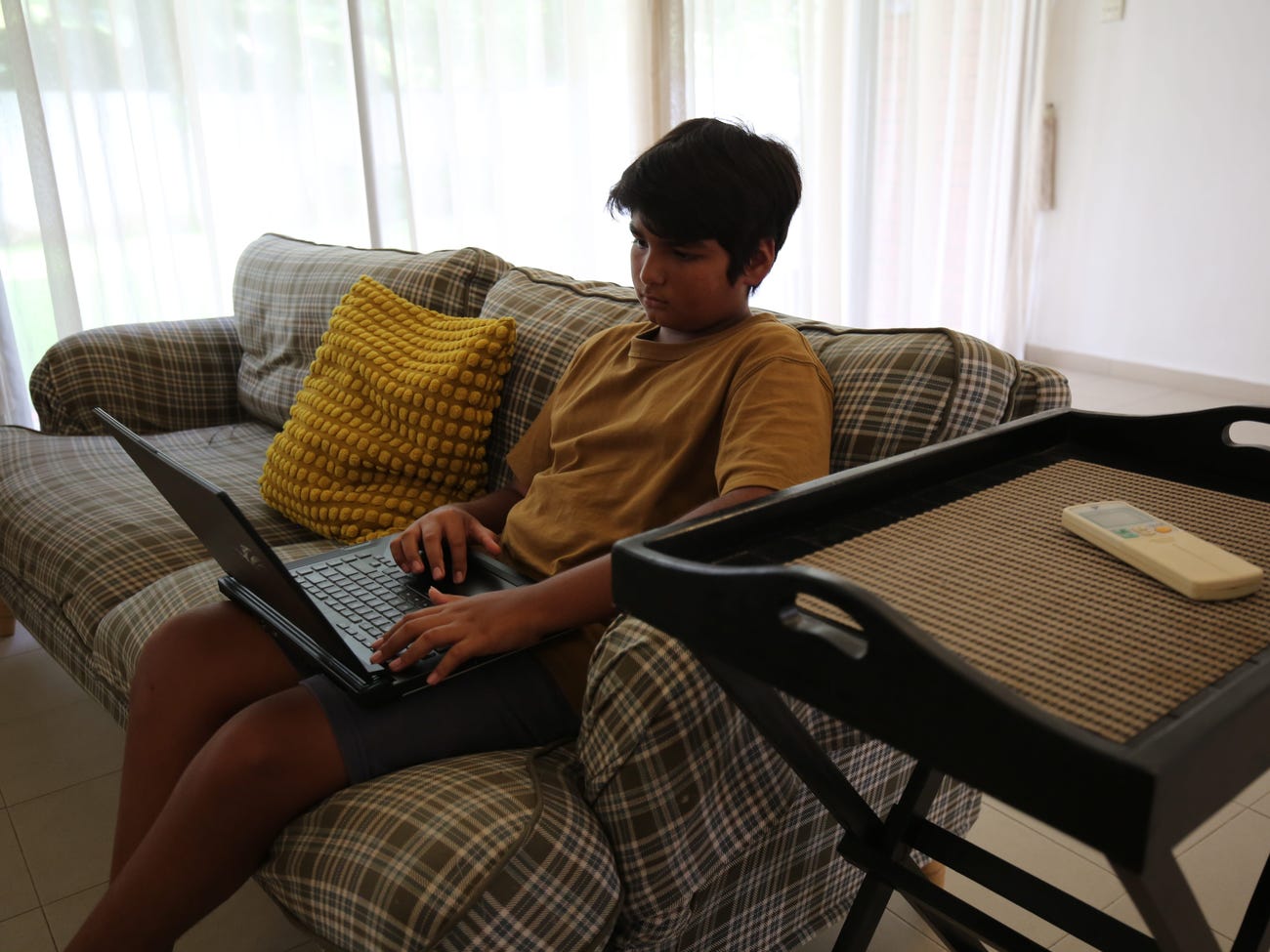 Người người vibe code, nh&agrave; nh&agrave; vibe code: Cậu b&eacute; 13 tuổi c&ugrave;ng chị g&aacute;i tuổi teen thức trắng 24 giờ thi hackathon AI tại Singapore nhờ vibe coding- Ảnh 2.