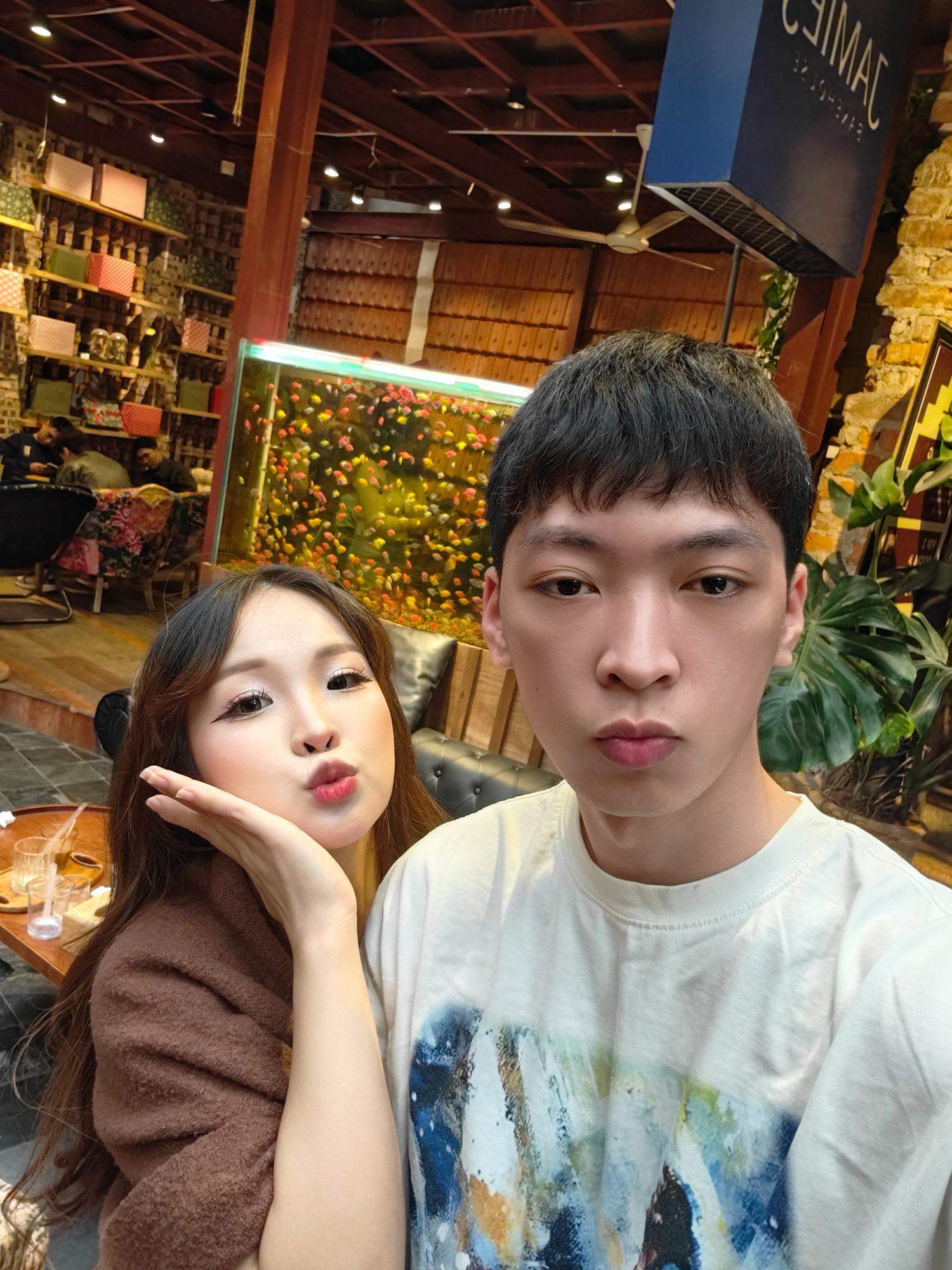 Chiều chủ nhật đi c&agrave; ph&ecirc; "check cam" Reno15 Series: G&oacute;c chụp đa năng, selfie si&ecirc;u rộng, nhiều t&iacute;nh năng AI để "vọc"- Ảnh 5.