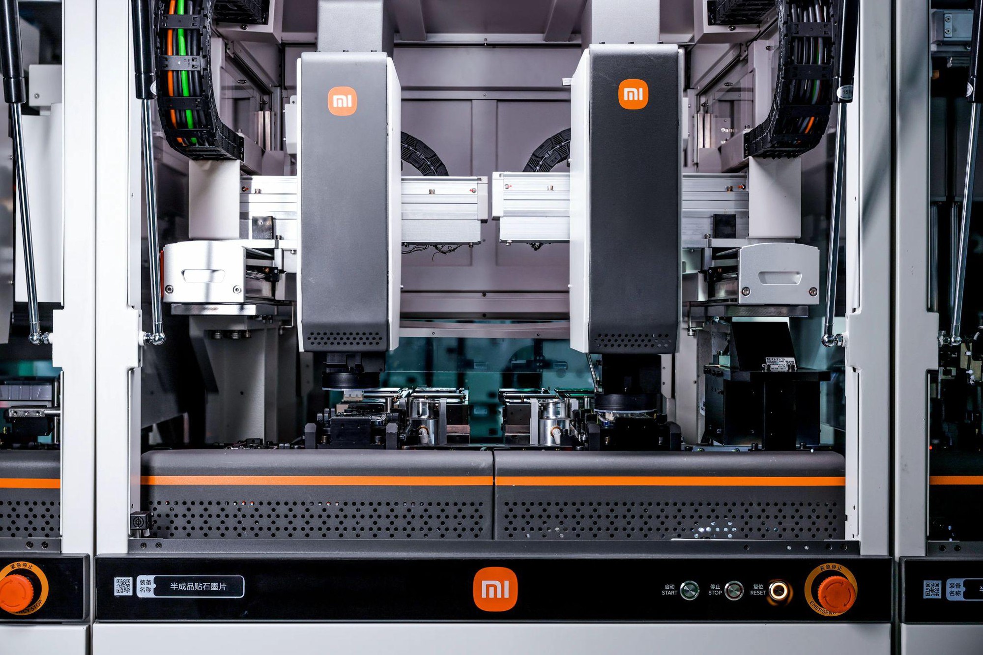 B&ecirc;n trong nh&agrave; m&aacute;y 2,4 tỷ RMB của Xiaomi &ndash; nơi smartphone được sản xuất trong 6 gi&acirc;y- Ảnh 2.