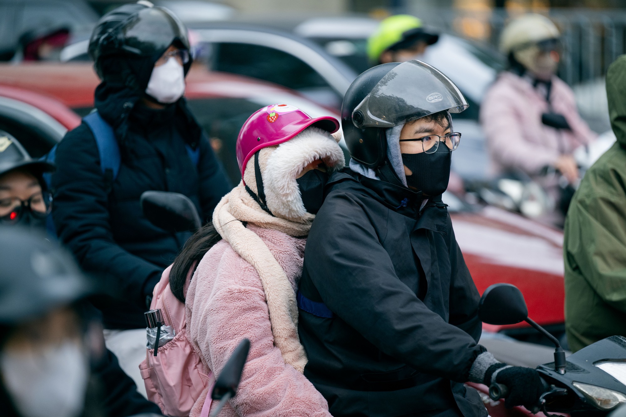 Ảnh, clip: Hà Nội chìm trong những ngày lạnh nhất từ đầu Đông- Ảnh 2. Ảnh, clip: Hà Nội chìm trong những ngày lạnh nhất từ đầu Đông- Ảnh 2.