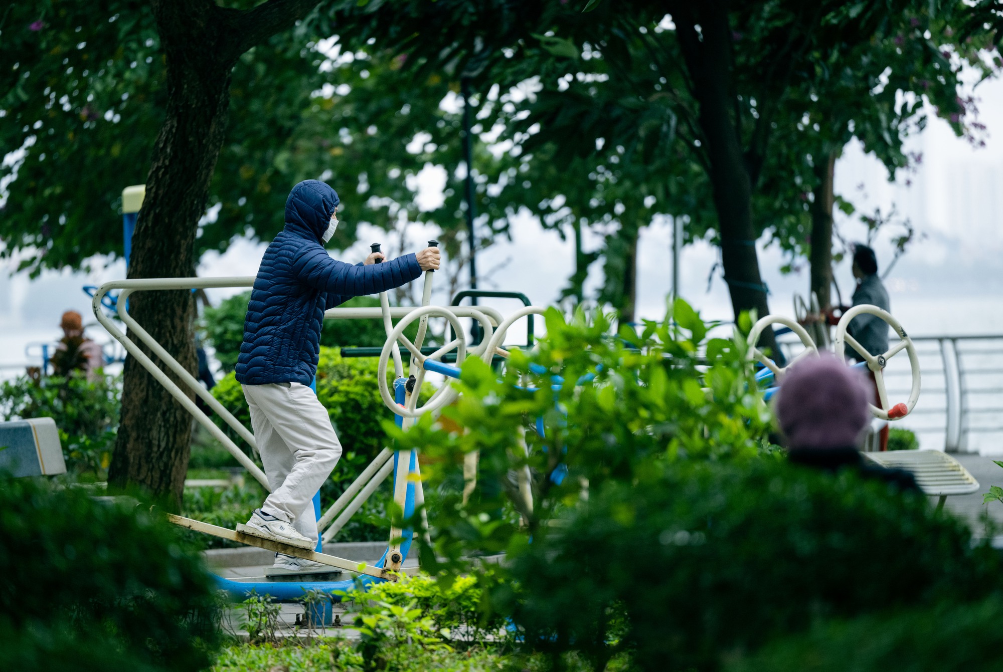 Ảnh, clip: Hà Nội chìm trong những ngày lạnh nhất từ đầu Đông- Ảnh 13. Ảnh, clip: Hà Nội chìm trong những ngày lạnh nhất từ đầu Đông- Ảnh 13.