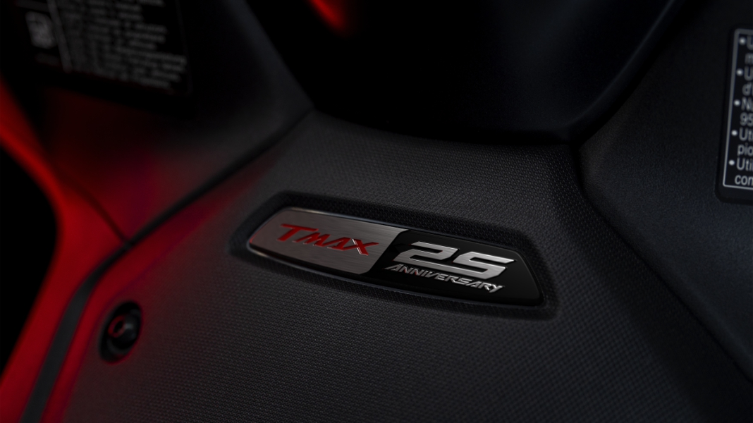 Yamaha ra mắt phi&ecirc;n bản kỷ niệm 25 năm d&ograve;ng MAX: TMAX giới hạn 400 chiếc to&agrave;n cầu, XMAX n&acirc;ng cấp "tận răng"- Ảnh 3.