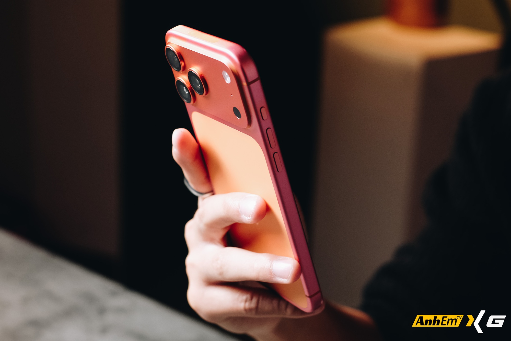 Tưởng chỉ l&agrave; "đồn tr&ecirc;n mạng", iPhone 17 Pro Max "đổi m&agrave;u" từ Cam sang Hồng nay đ&atilde; xuất hiện tại Việt Nam- Ảnh 8.