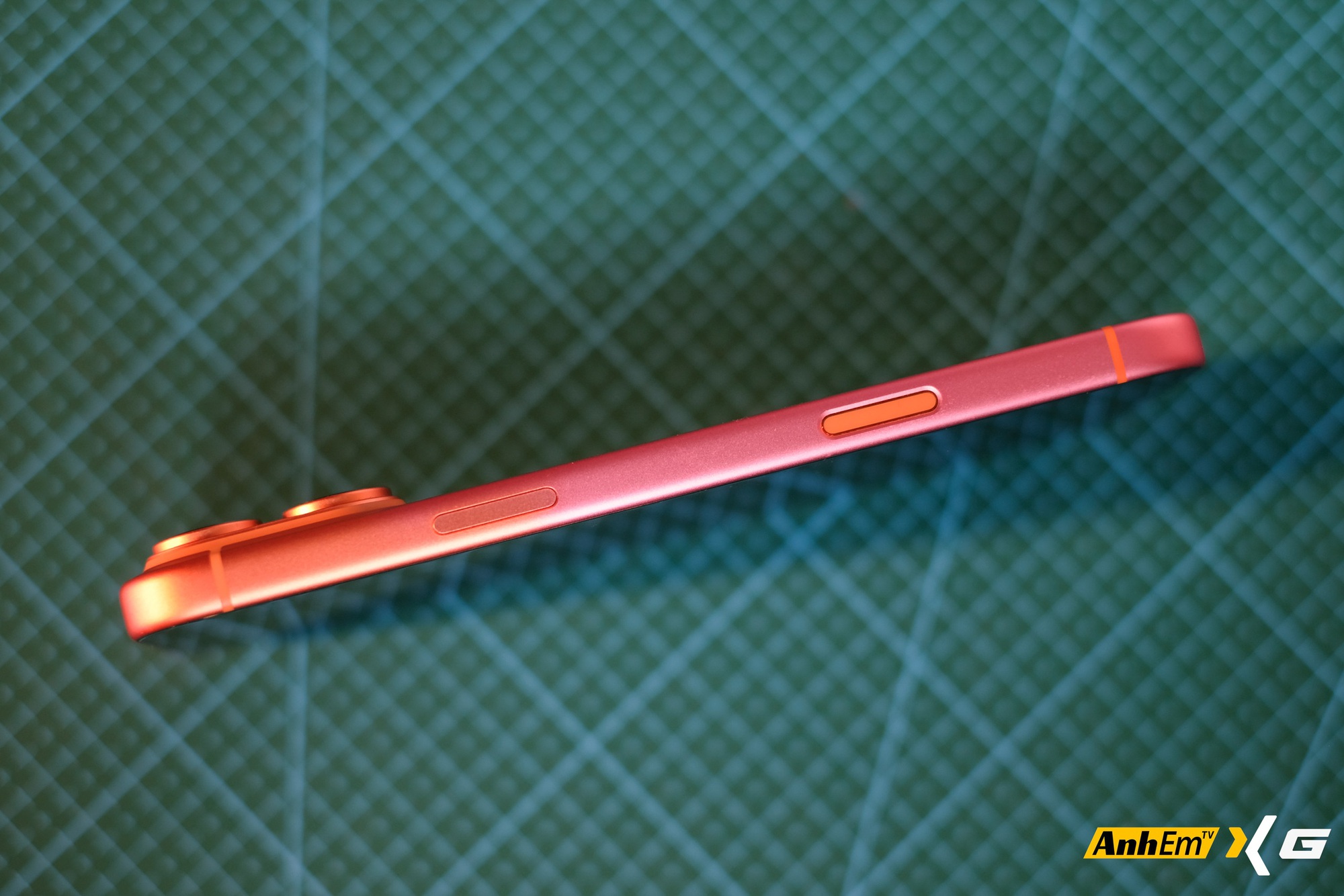 Tưởng chỉ l&agrave; "đồn tr&ecirc;n mạng", iPhone 17 Pro Max "đổi m&agrave;u" từ Cam sang Hồng nay đ&atilde; xuất hiện tại Việt Nam- Ảnh 4.