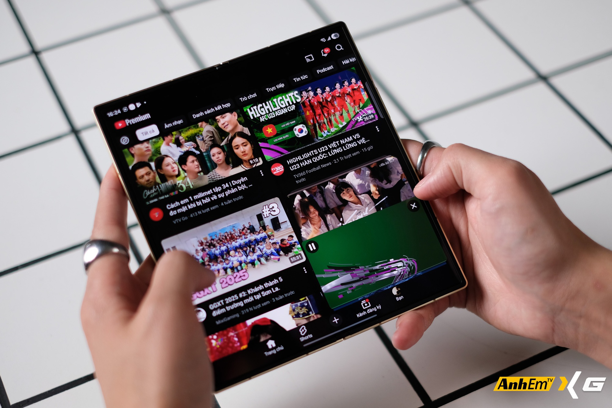 Tr&ecirc;n tay Samsung W26: Tr&ocirc;ng giống hệt Galaxy Z Fold7, chiếc m&aacute;y n&agrave;y c&oacute; g&igrave; đặc biệt m&agrave; tận gần 70 triệu đồng?- Ảnh 17.