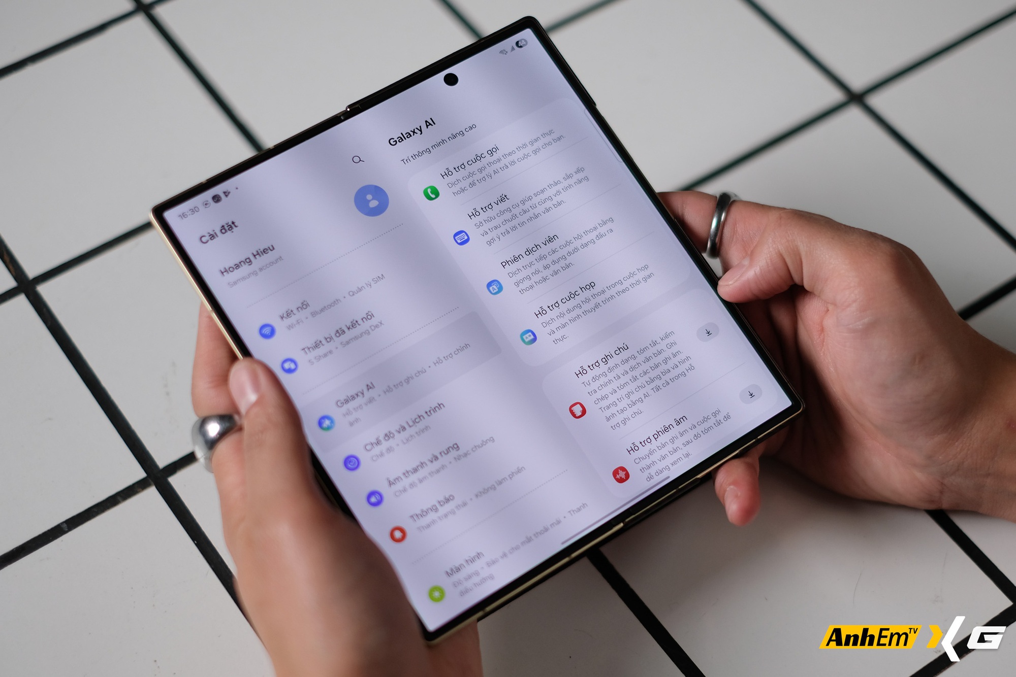 Tr&ecirc;n tay Samsung W26: Tr&ocirc;ng giống hệt Galaxy Z Fold7, chiếc m&aacute;y n&agrave;y c&oacute; g&igrave; đặc biệt m&agrave; tận gần 70 triệu đồng?- Ảnh 18.