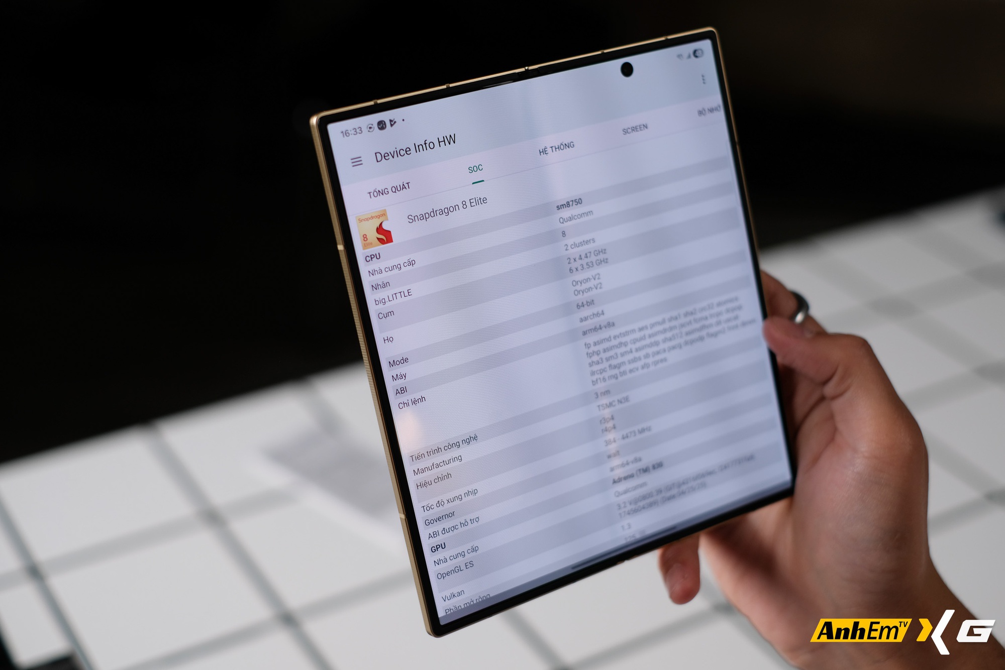 Tr&ecirc;n tay Samsung W26: Tr&ocirc;ng giống hệt Galaxy Z Fold7, chiếc m&aacute;y n&agrave;y c&oacute; g&igrave; đặc biệt m&agrave; tận gần 70 triệu đồng?- Ảnh 14.