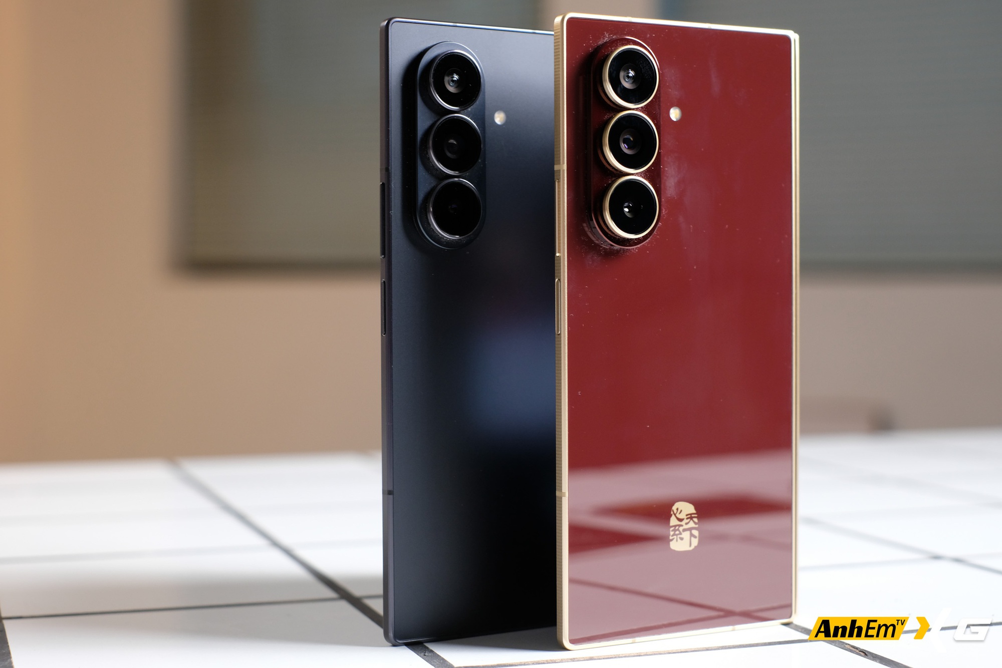 Tr&ecirc;n tay Samsung W26: Tr&ocirc;ng giống hệt Galaxy Z Fold7, chiếc m&aacute;y n&agrave;y c&oacute; g&igrave; đặc biệt m&agrave; tận gần 70 triệu đồng?- Ảnh 4.