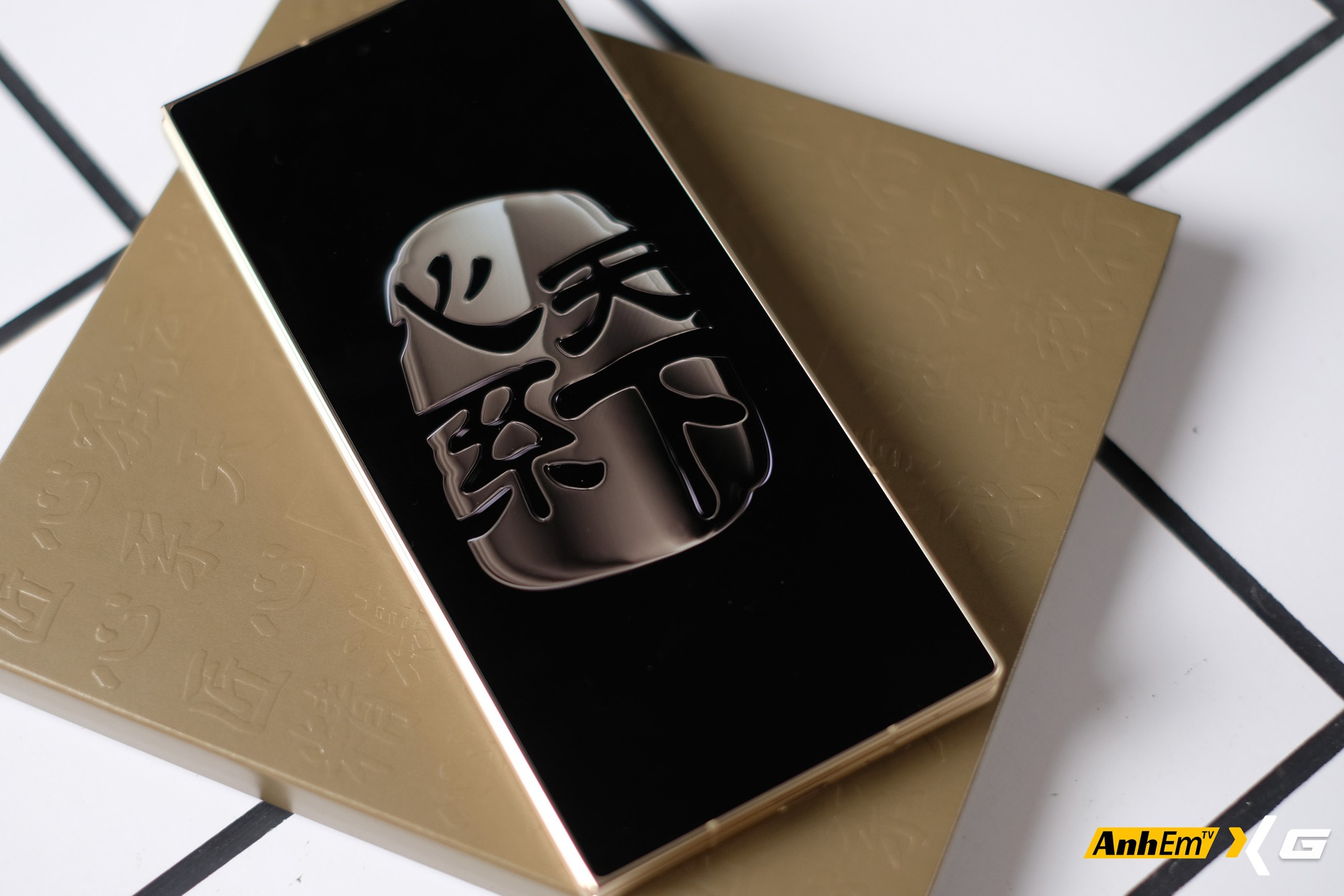 Tr&ecirc;n tay Samsung W26: Tr&ocirc;ng giống hệt Galaxy Z Fold7, chiếc m&aacute;y n&agrave;y c&oacute; g&igrave; đặc biệt m&agrave; tận gần 70 triệu đồng?- Ảnh 20.