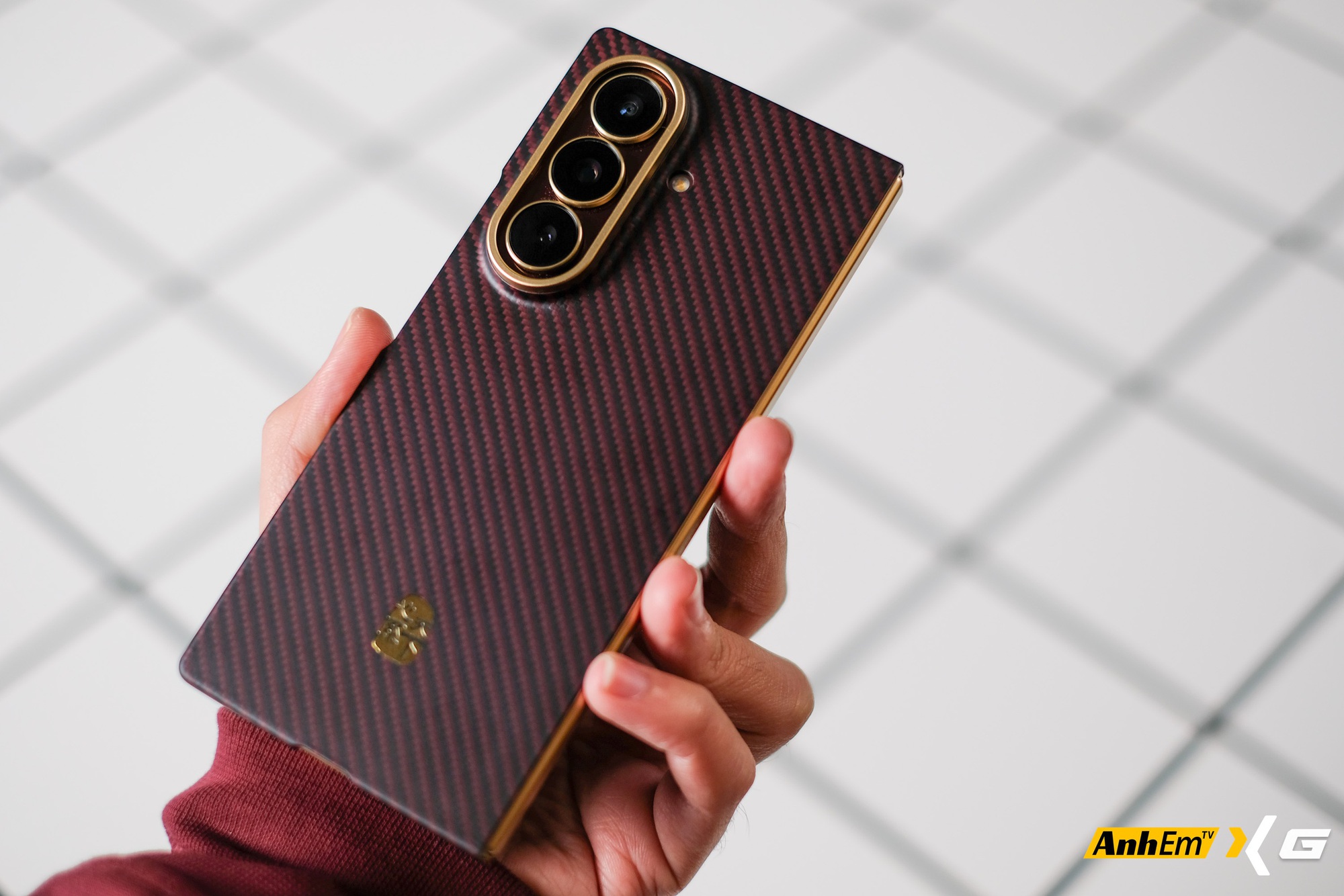 Tr&ecirc;n tay Samsung W26: Tr&ocirc;ng giống hệt Galaxy Z Fold7, chiếc m&aacute;y n&agrave;y c&oacute; g&igrave; đặc biệt m&agrave; tận gần 70 triệu đồng?- Ảnh 8.