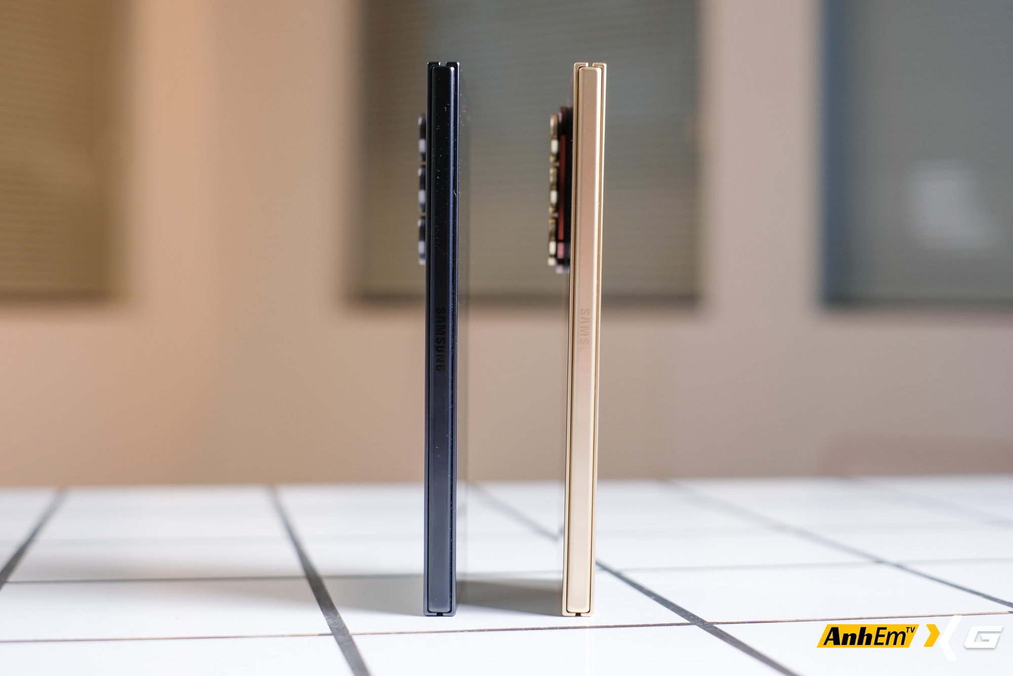 Tr&ecirc;n tay Samsung W26: Tr&ocirc;ng giống hệt Galaxy Z Fold7, chiếc m&aacute;y n&agrave;y c&oacute; g&igrave; đặc biệt m&agrave; tận gần 70 triệu đồng?- Ảnh 11.