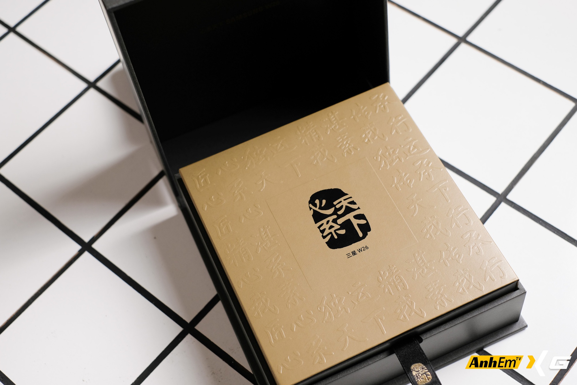 Tr&ecirc;n tay Samsung W26: Tr&ocirc;ng giống hệt Galaxy Z Fold7, chiếc m&aacute;y n&agrave;y c&oacute; g&igrave; đặc biệt m&agrave; tận gần 70 triệu đồng?- Ảnh 10.