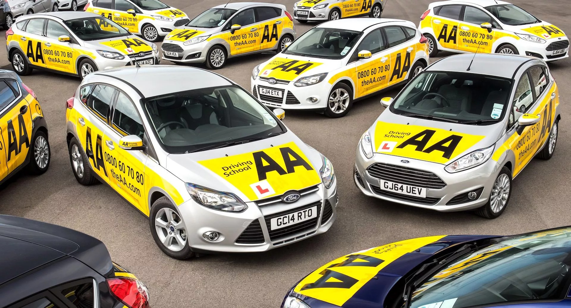 Bài thi sát hạch lái xe tại Vương quốc Anh khắc nghiệt đến mức thí sinh phải thuê 'diễn viên đóng thế' - Ảnh 2.