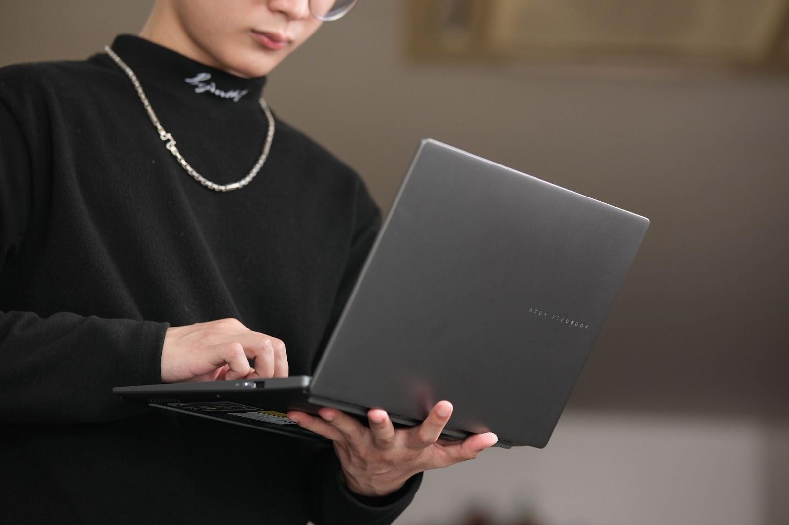 Loạt laptop dùng chip Ryzen AI mới: pin lâu, mỏng nhẹ - Ảnh 4. Loạt laptop dùng chip Ryzen AI mới: pin lâu, mỏng nhẹ - Ảnh 4.