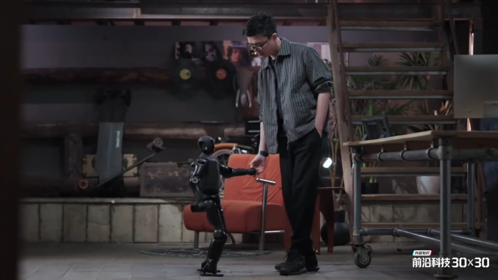 Agibot của Trung Quốc ra mắt robot hình người cỡ nhỏ có thể dễ dàng bỏ vào ba lô- Ảnh 2. Agibot của Trung Quốc ra mắt robot hình người cỡ nhỏ có thể dễ dàng bỏ vào ba lô- Ảnh 2.