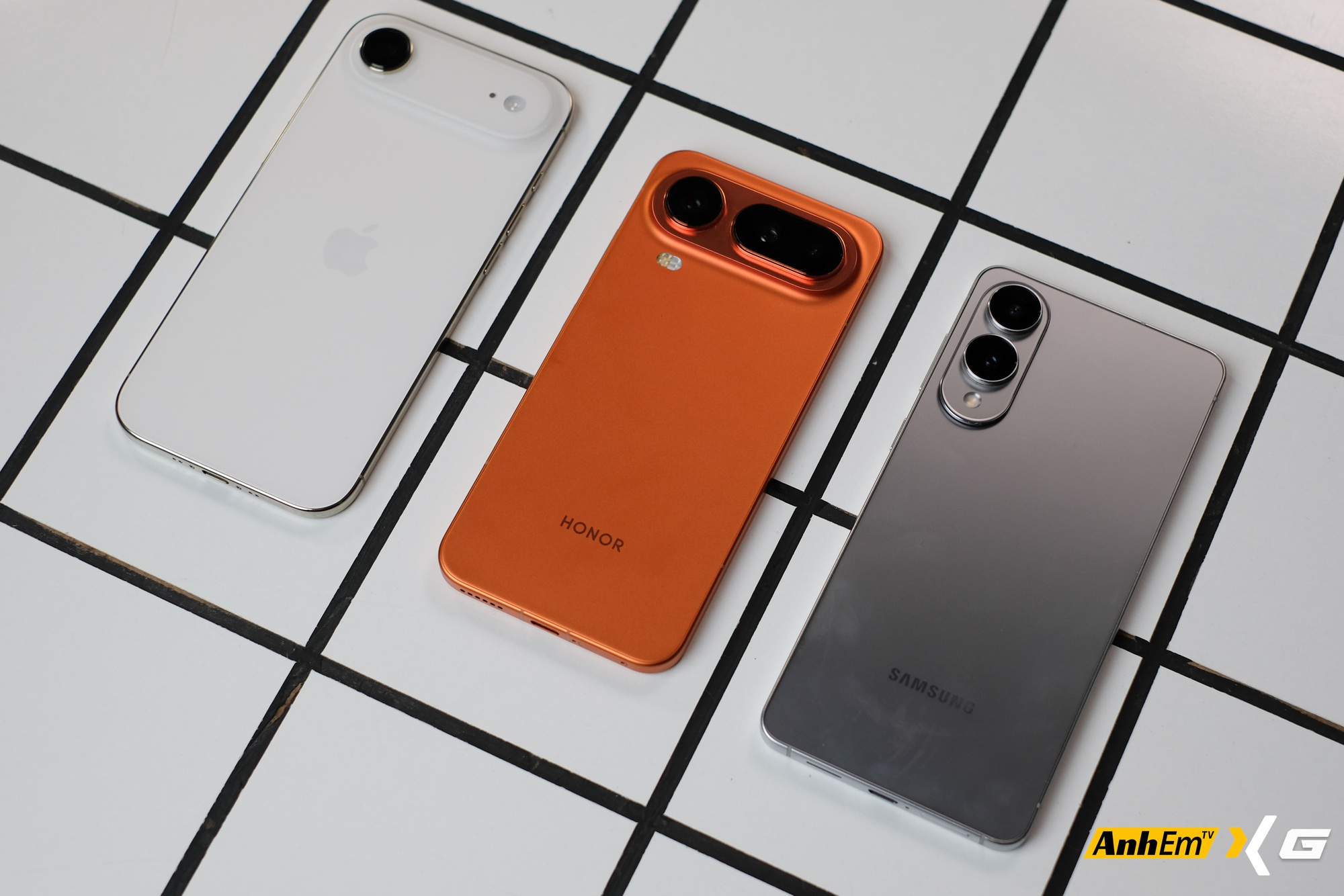 Tr&ecirc;n tay chiếc "Pro Air" từ Trung Quốc m&agrave; Apple v&agrave; Samsung phải ch&agrave;o thua: Nhẹ hơn iPhone Air v&agrave; Galaxy S25 Edge m&agrave; pin 5.500mAh, đủ 3 camera, gi&aacute; lại rẻ hơn- Ảnh 1.