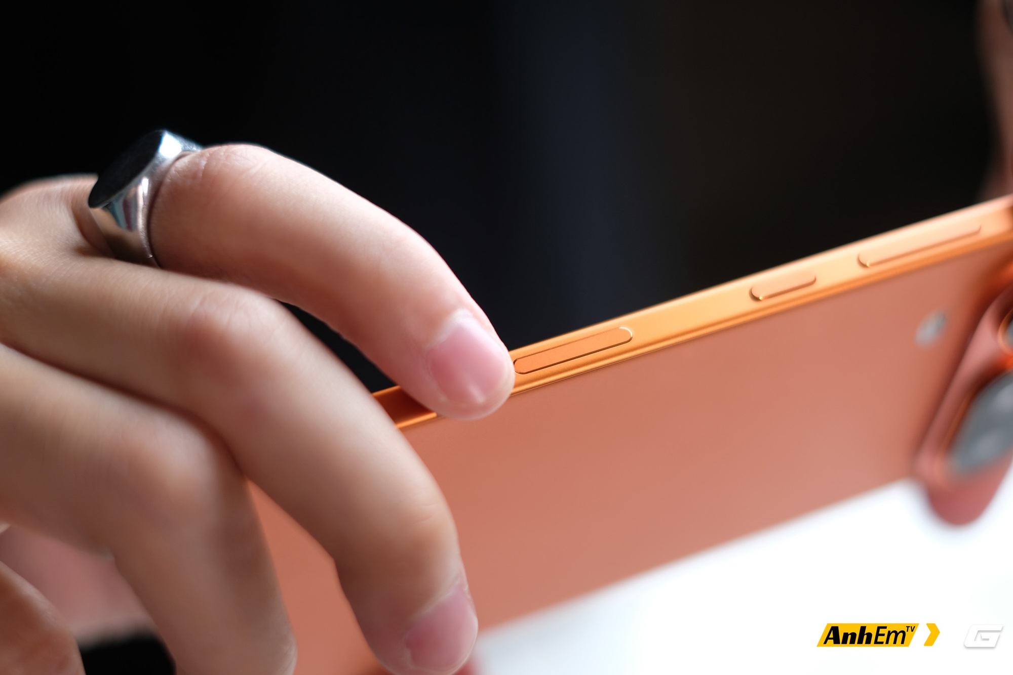 Tr&ecirc;n tay chiếc "Pro Air" từ Trung Quốc m&agrave; Apple v&agrave; Samsung phải ch&agrave;o thua: Nhẹ hơn iPhone Air v&agrave; Galaxy S25 Edge m&agrave; pin 5.500mAh, đủ 3 camera, gi&aacute; lại rẻ hơn- Ảnh 13.