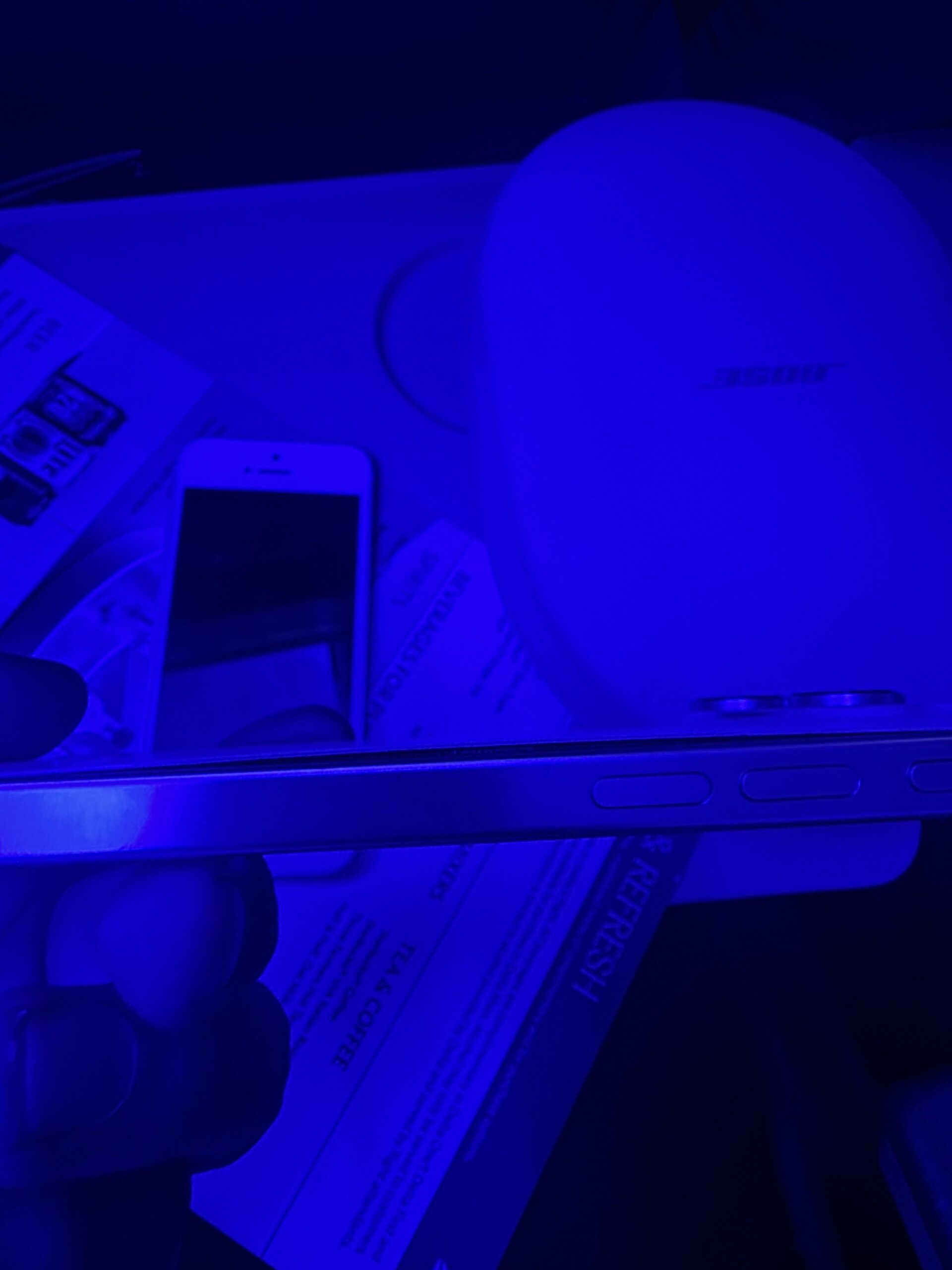 Người d&ugrave;ng iPhone b&aacute;o c&aacute;o hiện tượng phồng pin khi bay- Ảnh 1.