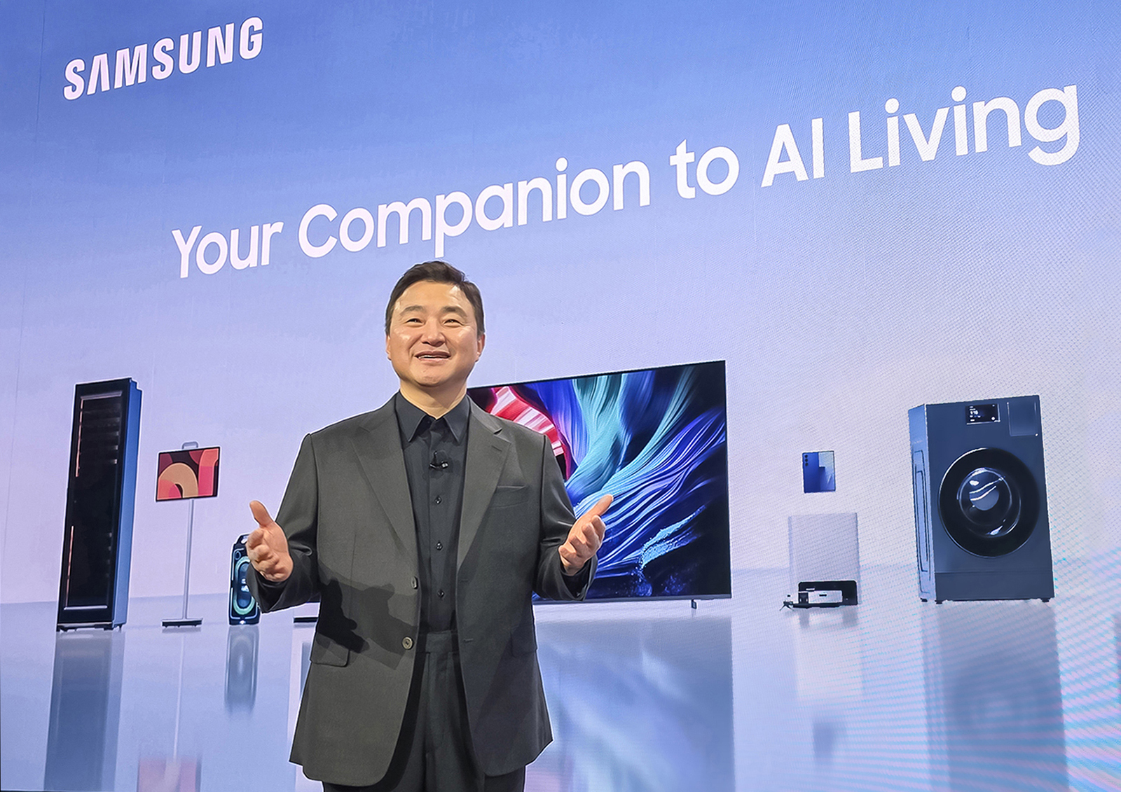 Samsung n&oacute;i về tương lai AI tại CES 2026: Kh&ocirc;ng chỉ th&ocirc;ng minh hơn, m&agrave; phải gắn b&oacute; với đời sống- Ảnh 1.